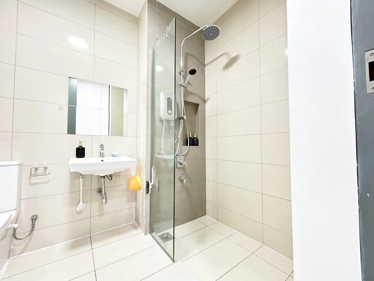 Apartment Up To 5 Pax,1Bedroom- Above Paradigm Mall & Escape Jb Johor Bahru
